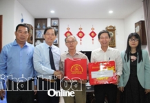 Chủ tịch UBND tỉnh Nguyễn Tấn Tuân thăm, tặng quà gia đình người có công tiêu biểu ở TP. Nha Trang