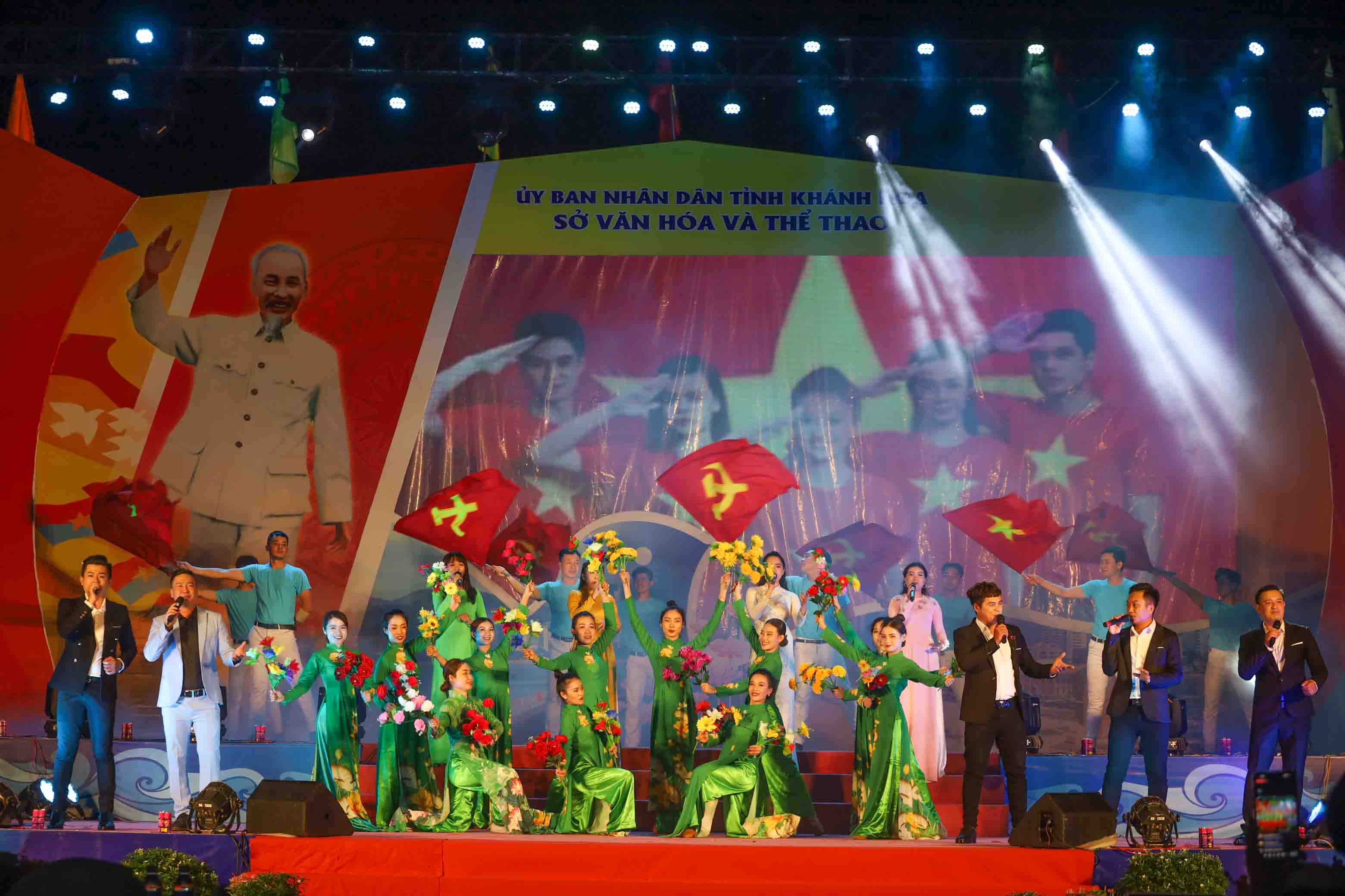 Chương trình biểu diễn nghệ thuật "Ngày hội non sông"