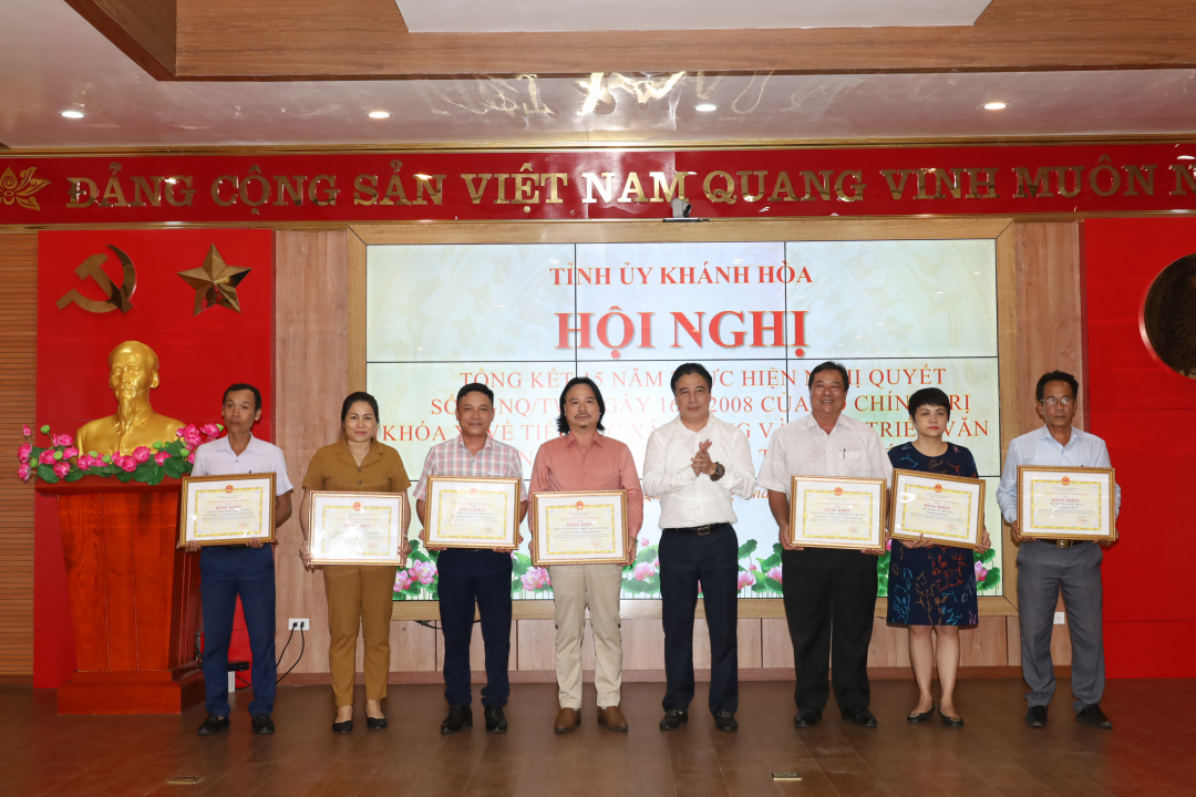 Tổng kết 15 năm thực hiện nghị quyết về xây dựng, phát triển văn học, nghệ thuật