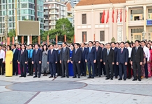 Thiêng liêng lễ chào cờ trong thời khắc chuyển mình của dân tộc