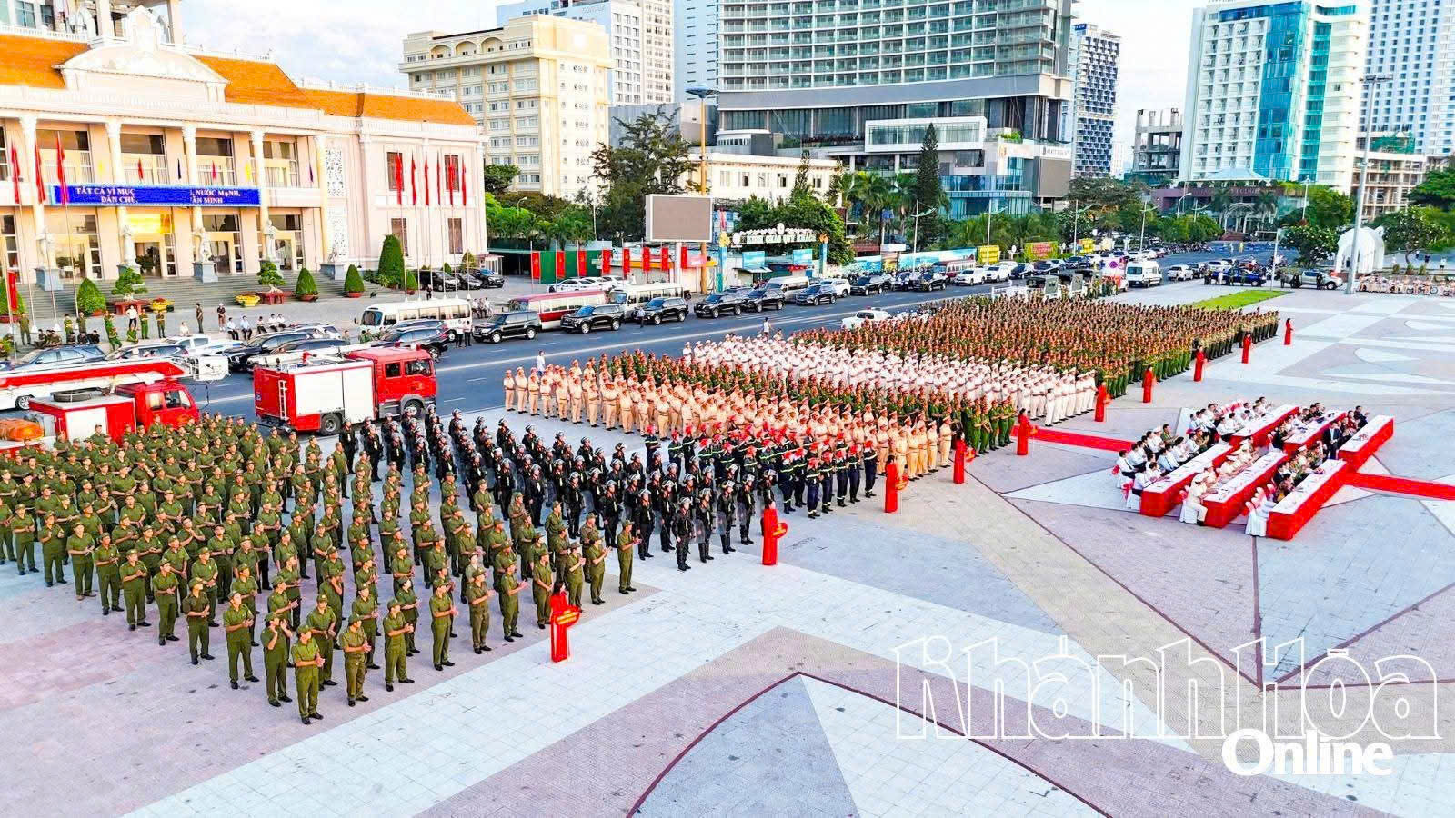 Công an tỉnh Khánh Hòa tổ chức Lễ chào cờ tháng 8 và ra quân đợt cao điểm tấn công, trấn áp tội phạm 
