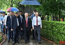 Tổng Bí thư Nguyễn Phú Trọng dâng hương tưởng niệm Chủ tịch Hồ Chí Minh