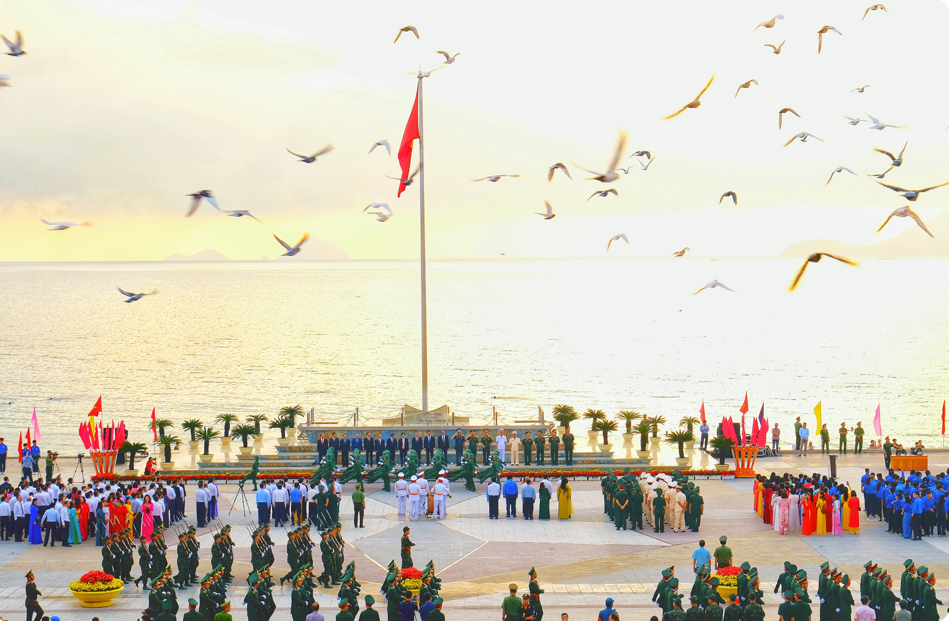 Thiêng liêng Lễ Thượng cờ trong ngày Nha Trang tròn 100 năm
