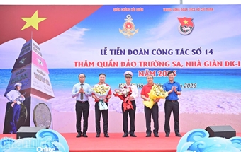 Tiễn đoàn "Hành trình tuổi trẻ vì biển, đảo quê hương”