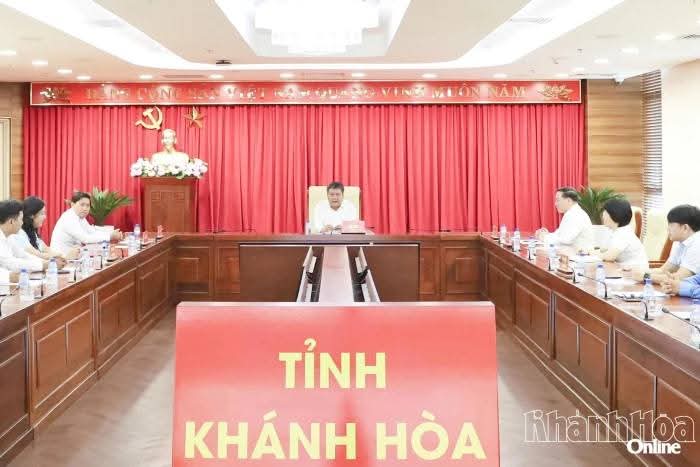 Thường trực Tỉnh ủy gặp mặt Đoàn đại biểu tỉnh Khánh Hòa dự Đại hội Công đoàn Việt Nam lần thứ XIV và Đại hội đại biểu toàn quốc Hội Nông dân Việt Nam lần thứ IX