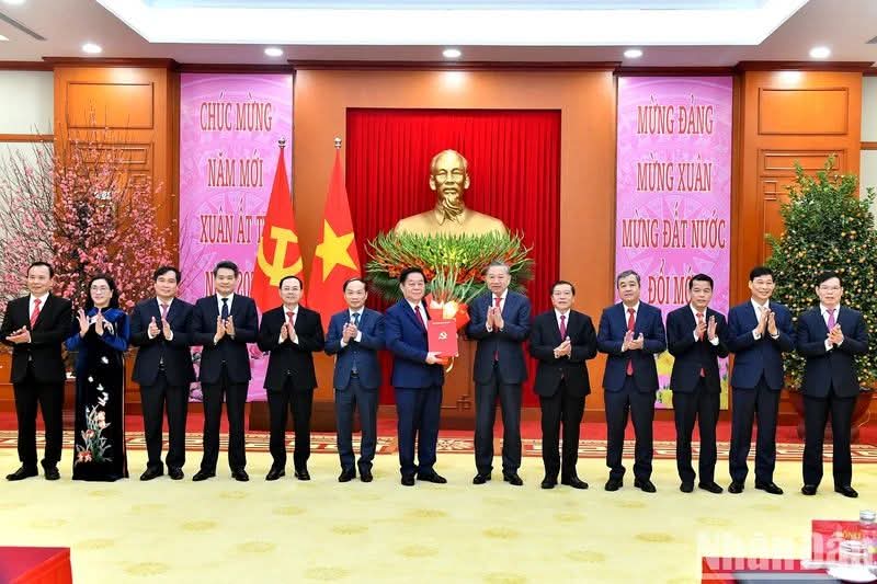  Quyết định của Bộ Chính trị về 4 Đảng bộ trực thuộc Trung ương và 3 cơ quan Đảng ở Trung ương 