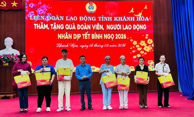Khánh Hòa: Tăng cường công tác tuyên truyền, giáo dục chính trị, tư tưởng, pháp luật cho công nhân trong tình hình mới