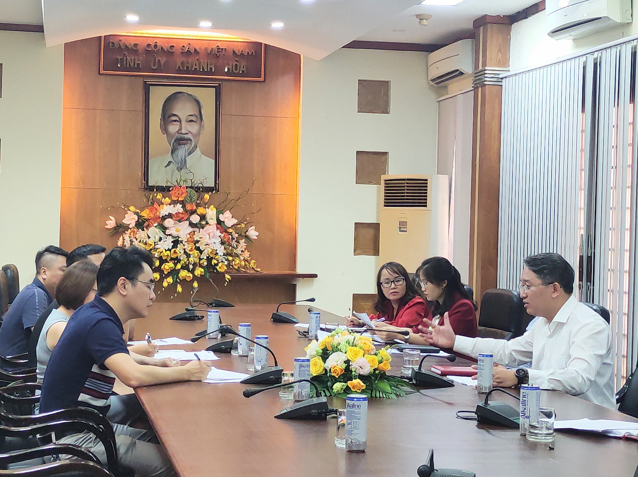 Bí thư Tỉnh ủy Nguyễn Hải Ninh làm việc với Trung tâm Phim Tài liệu và Phóng sự, Đài Truyền hình Việt Nam về phối hợp sản xuất phim tài liệu “Khánh Hòa - Khát vọng phát triển”