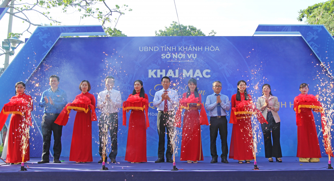 Triển lãm Tài liệu lưu trữ liên quan đến lịch sử tỉnh Khánh Hòa