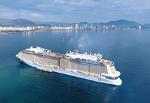Tàu du lịch biển Spectrum of The Seas đưa gần 4.400 khách đến Nha Trang