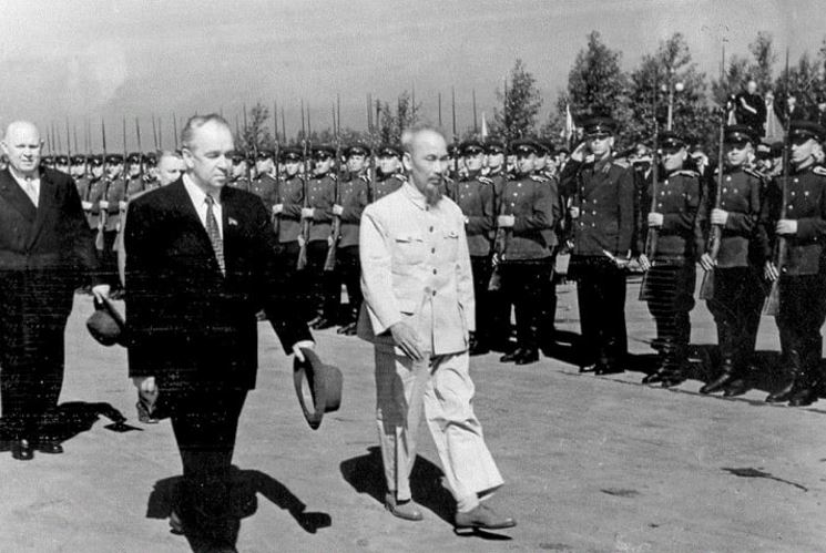 Vận dụng tư tưởng ngoại giao kinh tế Hồ Chí Minh trong quan hệ Việt Nam - Liên bang Nga