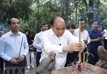 Chủ tịch nước Nguyễn Xuân Phúc dâng hương tại Khu di tích quốc gia đặc biệt Tân Trào
