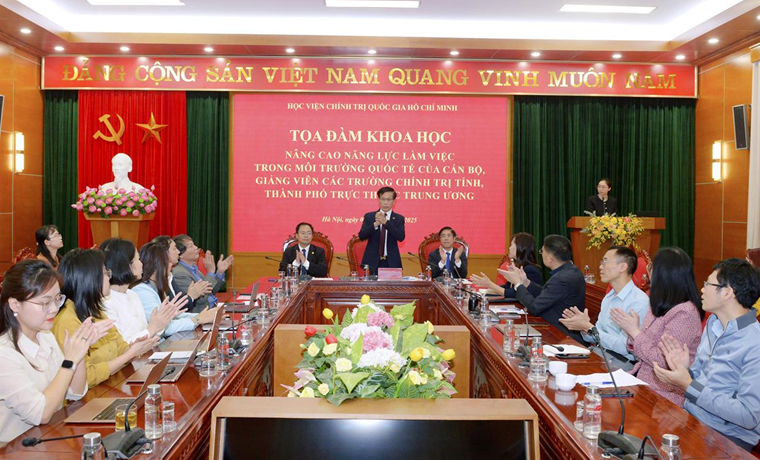 Nâng cao năng lực làm việc trong môi trường quốc tế của giảng viên trường chính trị cấp tỉnh