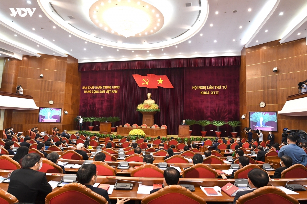           Đảng viên không được phép phụ họa theo những nhận thức lệch lạc, quan điểm sai trái      