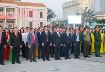 Hơn 550 cán bộ, nhân viên ngành Y tế tham gia Lễ chào cờ tại Quảng trường 2 tháng 4 Nha Trang