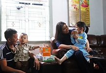 Tấm lòng mẹ đỡ đầu