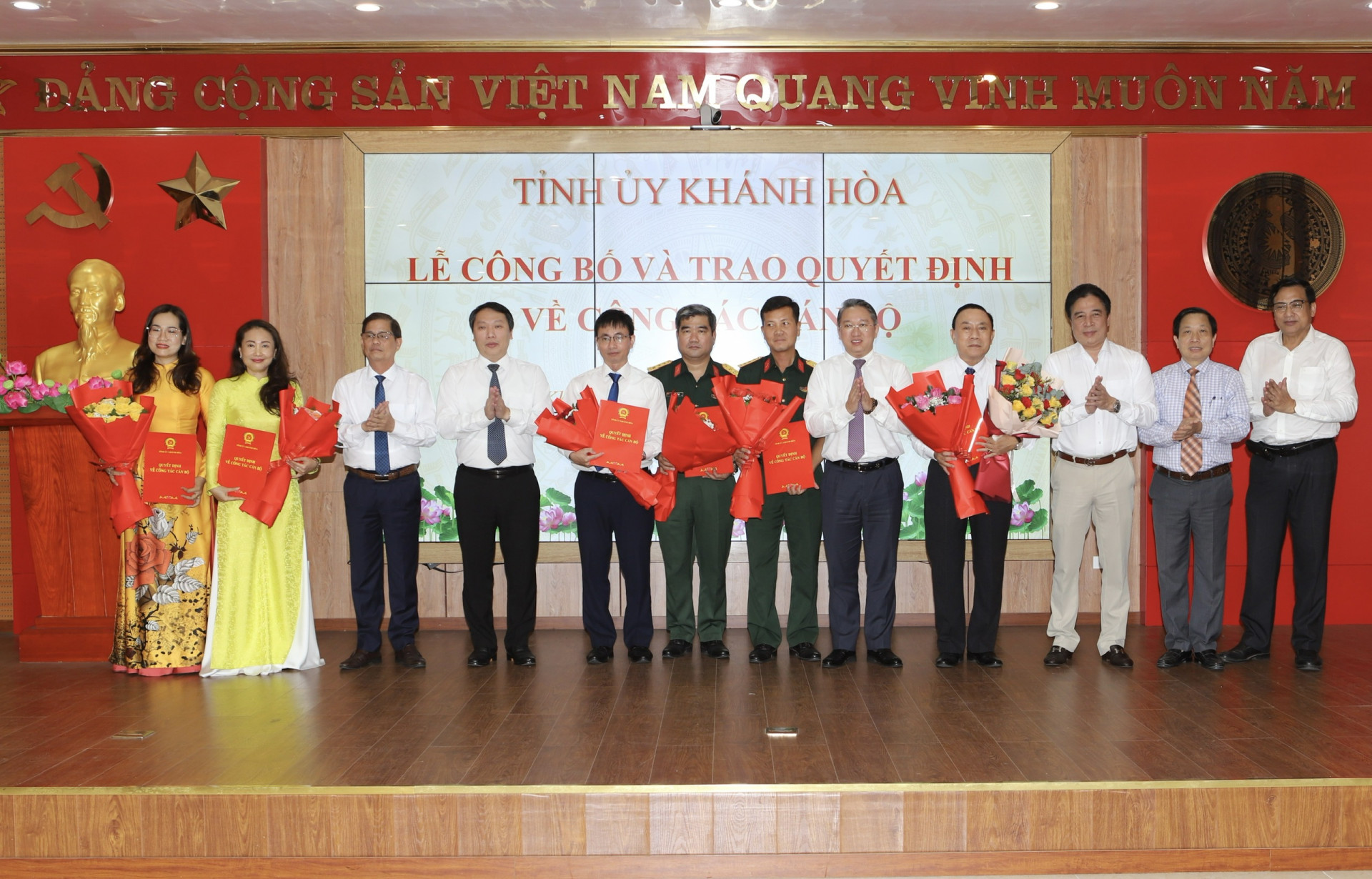 Tỉnh ủy Khánh Hòa:  Công bố và trao quyết định về công tác cán bộ