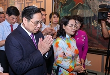 Dâng hương tưởng niệm Chủ tịch Hồ Chí Minh nhân Kỷ niệm 111 năm ngày Người ra đi tìm đường cứu nước