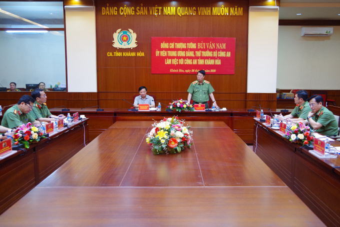 Thứ trưởng Bộ Công an Bùi Văn Nam làm việc với Công an tỉnh Khánh Hòa