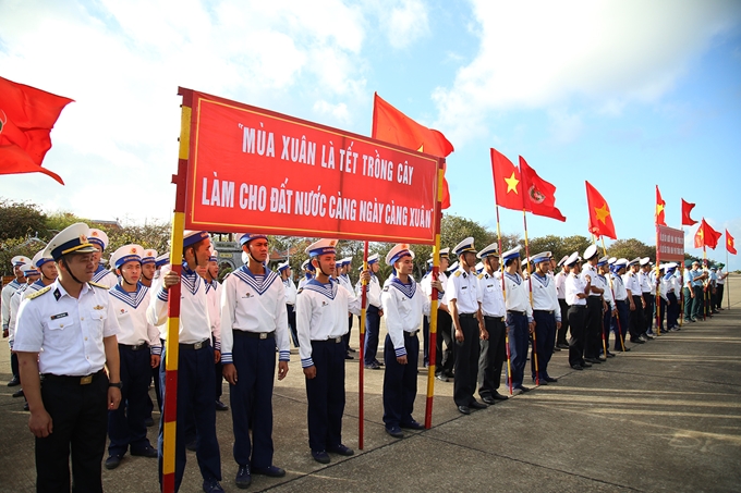 Tuổi trẻ Đoàn Trường Sa chung tay “Vì Trường Sa xanh”