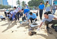 Gần 1.500 đoàn viên, thanh thiếu nhi ra quân dọn vệ sinh bãi biển