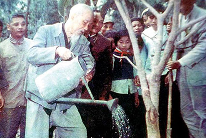 Bác Hồ và Tết trồng cây