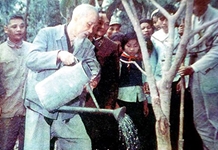 Bác Hồ và Tết trồng cây
