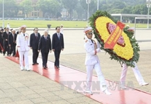 Lãnh đạo Đảng, Nhà nước tưởng niệm các Anh hùng liệt sĩ và vào Lăng viếng Chủ tịch Hồ Chí Minh