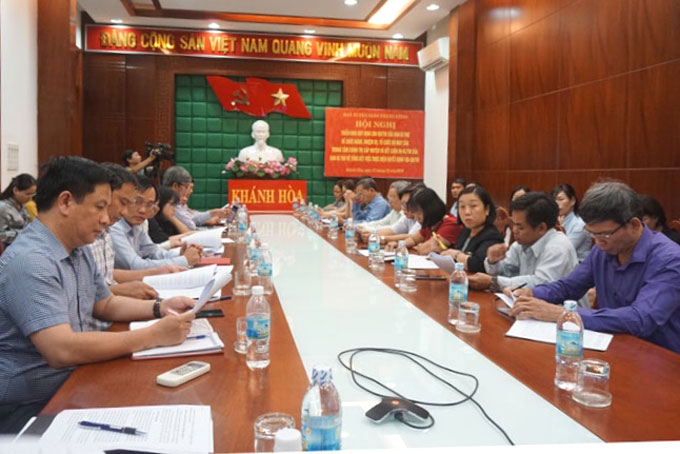 Tăng cường sự lãnh đạo, chỉ đạo đối với hoạt động của trung tâm chính trị cấp huyện