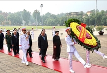 Lãnh đạo Đảng, Nhà nước đặt vòng hoa tưởng niệm các Anh hùng liệt sỹ