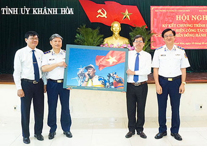 Cảnh sát biển đồng hành cùng ngư dân: Điểm tựa giữa trùng khơi
