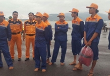 Kịp thời cứu 13 thuyền viên bị nạn trên biển