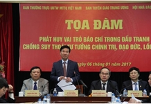 "Phát huy vai trò báo chí trong đấu tranh chống suy thoái tư tưởng, chính trị, đạo đức, lối sống''