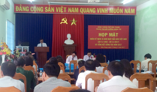 Trung tâm bồi dưỡng chính trị thành phố Nha Trang: Tổ chức Lễ kỷ niệm 35 năm Ngày Nhà giáo Việt Nam (20/11/1982 -20/11/2017) và Tổng kết công tác năm 2017