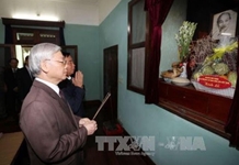 Tổng Bí thư Nguyễn Phú Trọng dâng hương tưởng niệm Bác Hồ