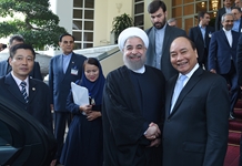 Thủ tướng Nguyễn Xuân Phúc hội kiến Tổng thống Iran