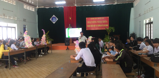 Thường xuyên tổ chức sinh hoạt ngoại khóa góp phần giáo dục truyền thống, giáo dục lý tưởng cách mạng, đạo đức, lối sống văn hóa cho học sinh