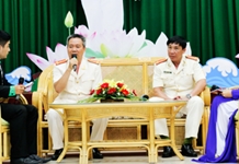 Yêu Bác lòng ta trong sáng hơn...