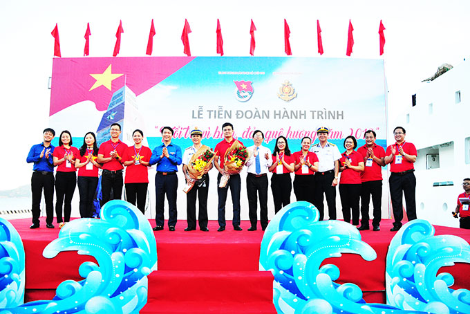 70 thanh niên tham gia đoàn Hành trình tuổi trẻ vì biển đảo quê hương
