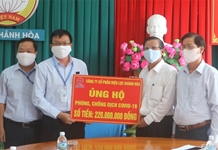 Các cơ quan, đơn vị, doanh nghiệp trao tiền, gạo ủng hộ phòng, chống dịch Covid-19