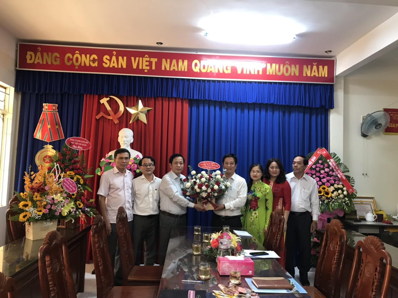 Thường trực Tỉnh ủy chúc mừng Ban Tuyên giáo Tỉnh ủy nhân dịp kỷ niệm 90 năm Ngày Truyền thống ngành Tuyên giáo (01/8/1930 – 01/8/2020)