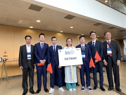 Việt Nam đoạt 3 Huy chương Vàng Olympic Vật lý quốc tế 
