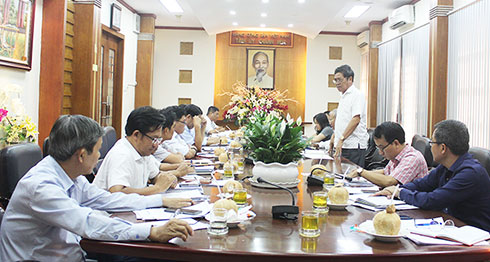 Ông Lê Thanh Quang làm việc với các doanh nghiệp nhà nước và ban quản lý dự án