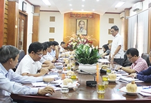 Ông Lê Thanh Quang làm việc với các doanh nghiệp nhà nước và ban quản lý dự án