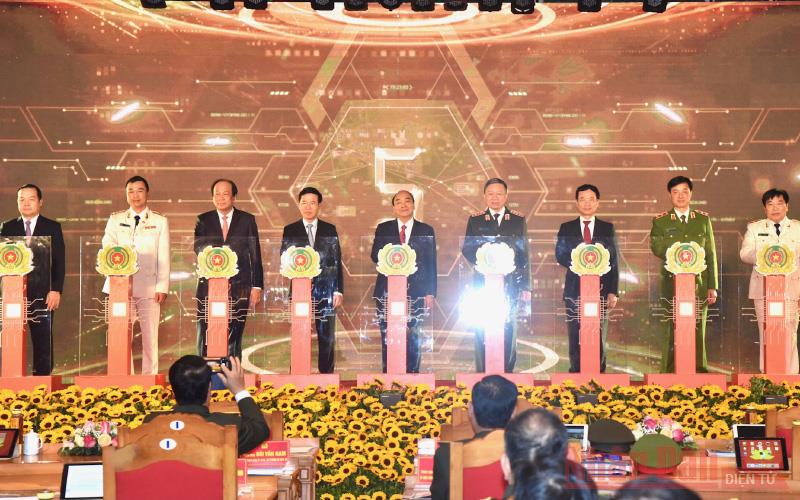 Khai trương hệ thống cơ sở dữ liệu quốc gia về dân cư và hệ thống sản xuất, cấp và quản lý căn cước công dân