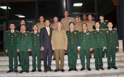 Bí thư thứ nhất Ban Chấp hành Trung ương Đảng, Chủ tịch Hội đồng Nhà nước và Hội đồng Bộ trưởng Cu-ba, Đại tướng Ra-un Cát-xtơ-rô tiếp Đại tướng Ngô Xuân Lịch