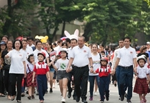 Vận động toàn dân “Đội mũ bảo hiểm cho trẻ em”