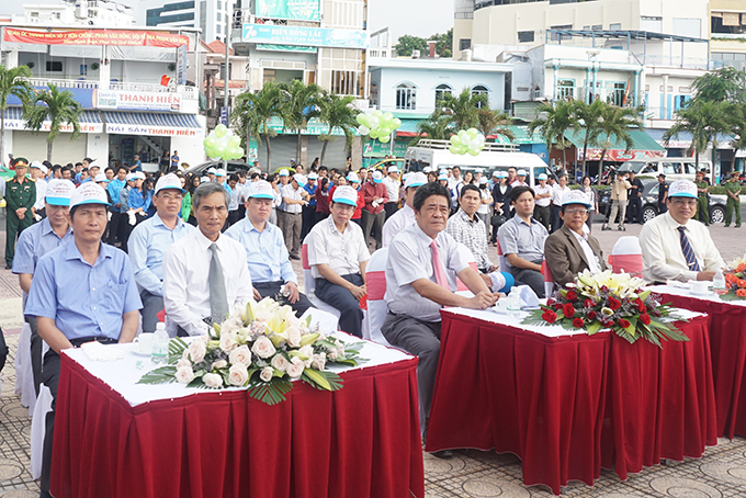 Bí thư Tỉnh ủy Khánh Hòa dự Tết trồng cây tại Nha Trang