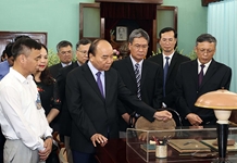 Thủ tướng Nguyễn Xuân Phúc dâng hương tưởng niệm Chủ tịch Hồ Chí Minh