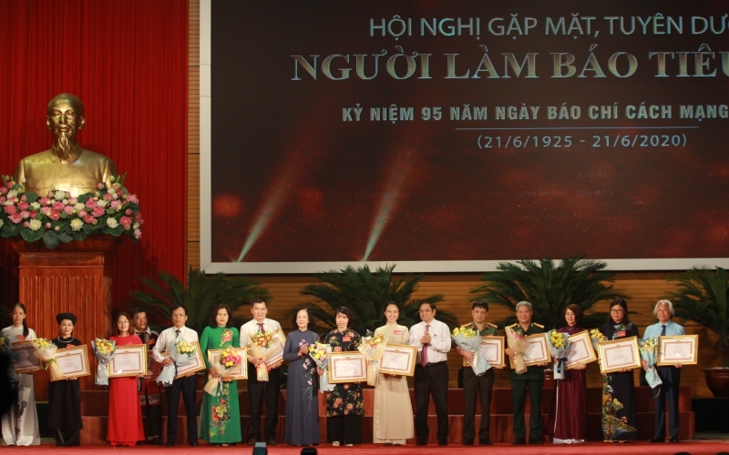 Gặp mặt, tuyên dương Người làm báo tiêu biểu